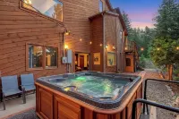 Forest Retreat, Hot Tub, Near Red Rocks.