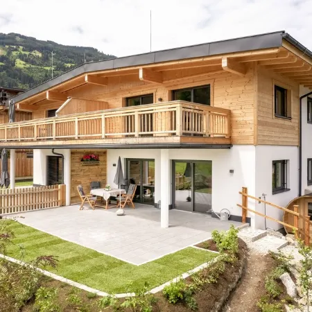 'Lottis Dahuam' Centrally Located Vacation Apartment in Fügen, with Garden & Sauna