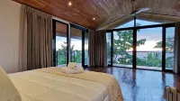 Full Ocean View Glass House. Fully Equipped Kitchen, AC, 100mb wifi, TV