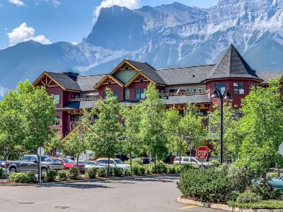 Penthouse Corner Unit with stunning Mountain View’s