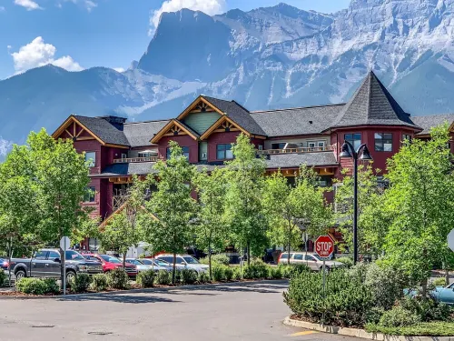Penthouse Corner Unit with stunning Mountain View’s