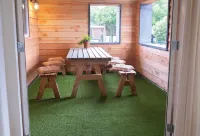 Sint Adelbertus, Prachtige Luxe Woning Boven de Ijssalon in het Centrum Hotels in Egmond-Binnen