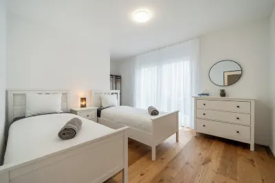 Schweizer Refugium | Smart Home, 1 GB, Erdgeschoss, 3 Min. zum Krankenhaus! Hotel di 