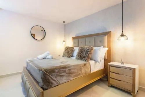 Luxe Apartment: By Medellín, Park, Dining, Nightlife, Fast WiFi & Self Check-in