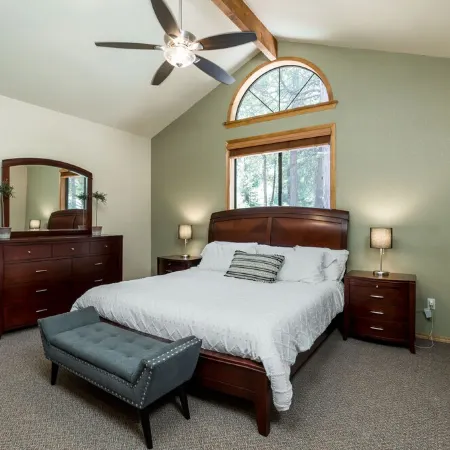 *NEW* Pine Grove Hideaway - family friendly only 1.5 Miles to the lake