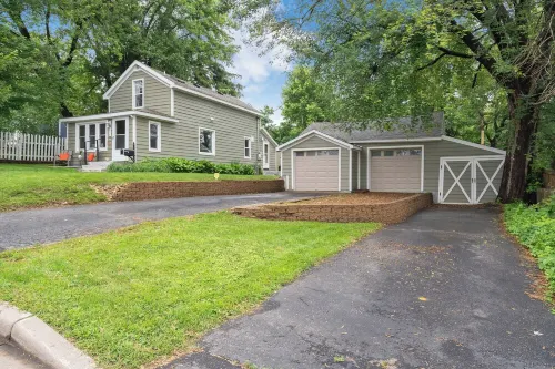 Just steps to Downtown Hudson and St. Croix River!