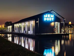 New Port Hotel