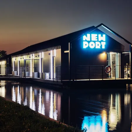 New Port Hotel Отели рядом с достопримечательностью «Дебники»