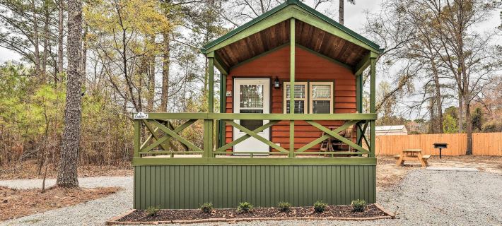 Charming New Bern Log Cabin - Pets Welcome! Hotels in Craven County