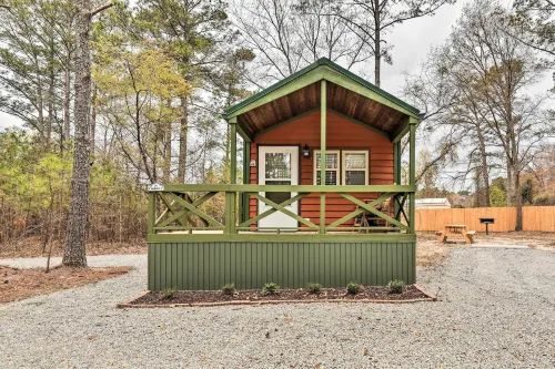 Charming New Bern Log Cabin - Pets Welcome! - Lemmikkieläimet sallittu