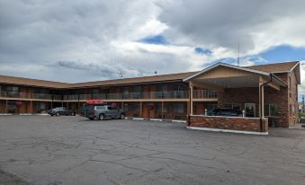 Henry's Fork Inn