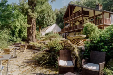 Logis Auberge de Pont Calleck Отели в г. Ле Фауэ