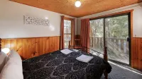 Crayfish Creek Van & Cabin Park Hotels in Crayfish Creek