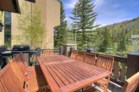 5Br Alpine Luxury Home with Private Hot Tub by RedAwning - Save 20% on 7+ Nights!