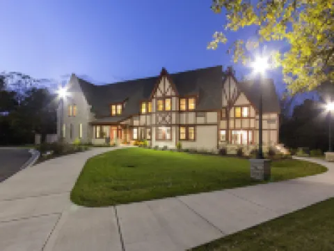 The Inn at Shattuck - St. Mary's Hotels in Faribault
