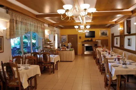 Nature Hotel Lukanc Отели в г. Блед