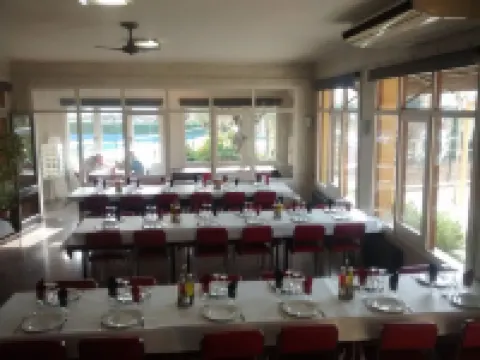 Hotel les Roques Hotele w: Bascara