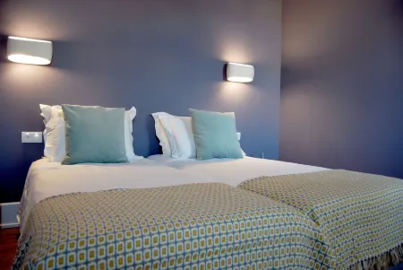 Guest House Santa Clara Отели рядом с достопримечательностью «Baroque Library - University of Coimbra»