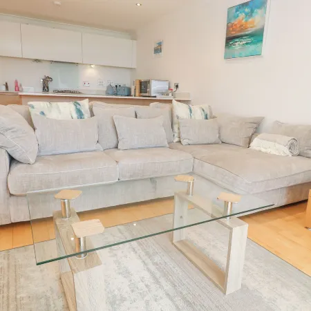 9 Headland Point
