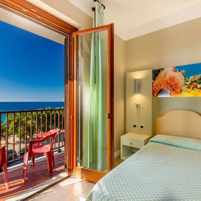 โรงแรมเอลบาเลอาร์ โรงแรมใกล้หาด Maria Pia Beach