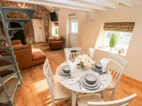 Cobwebs Hotels in Kilgetty