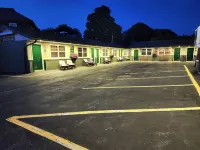 Maple Leaf Motel - Motels