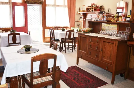 Braemar House B&B and YHA Hostel Отели в г. Уонгануи