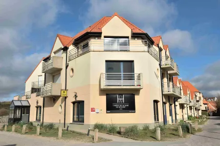 Logis- Hôtel de la Baie de Wissant & Appartements Отели рядом с достопримечательностью «Aire du Camping Car»