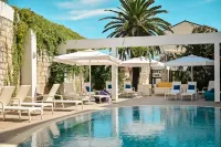 Hotel International - Pools