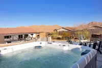 Of Wine & Gods - Hot Tub, BBQ and Fire Pit! 3 Bedroom Home by RedAwning
