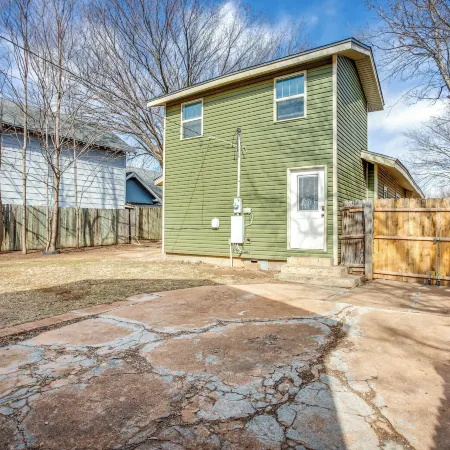 Chic Lawton Home, 5 Mins to Fort Sill!