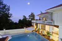 Carana Hilltop Villa - Swimmingpools