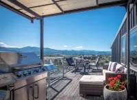 Natural Lake and widespread views with family sized apartment/house Các khách sạn ở Lower Moutere