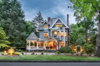 The 1899 Wright Inn & Carriage House