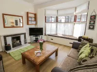 Chwech Hotels in Menai Bridge