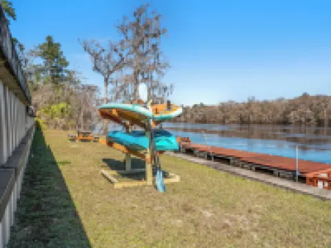 Suwannee Gables Hotels in Dixie County