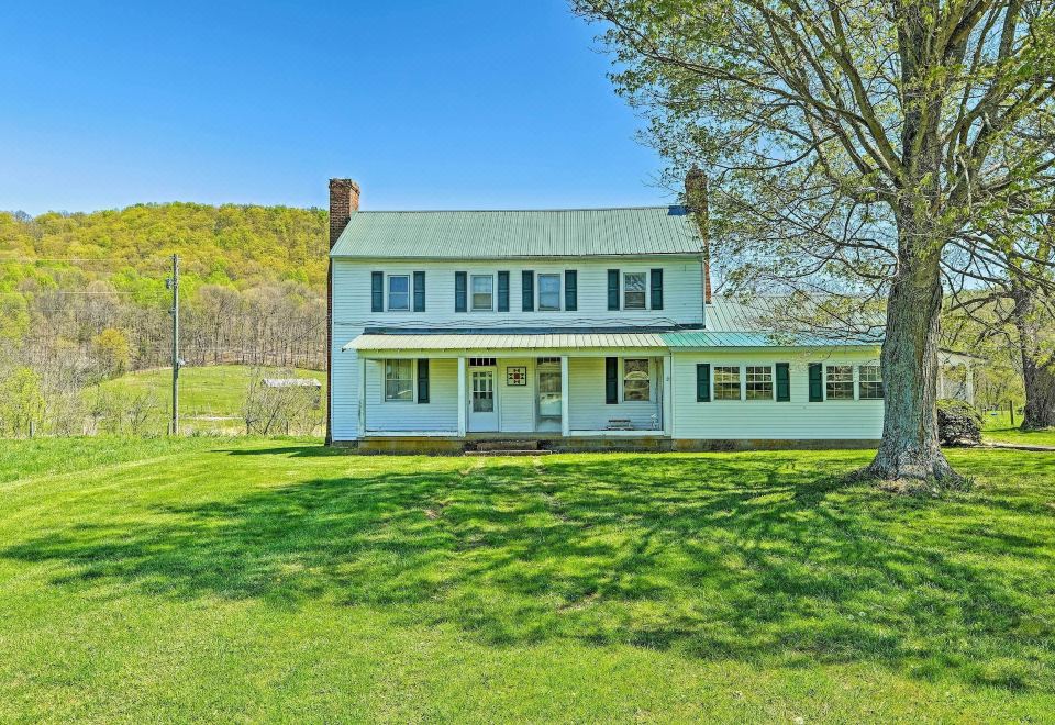Renovated KY Farmhouse Retreat w/ Pasture Views! - Housity