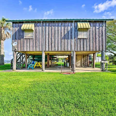 Fishing Pier, Kayaks Bayfront Home in Palacios!