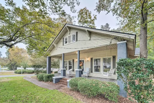 Burgaw House w/ Large Covered Porch & Swing!