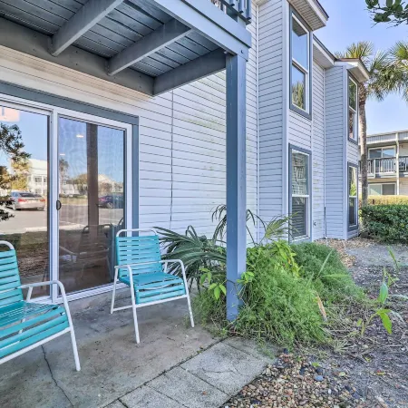 Pool & Tennis: Walkable Fernandina Beach Escape