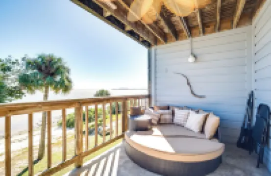 Cedar Key Condo w/ Balcony & Gulf Views!