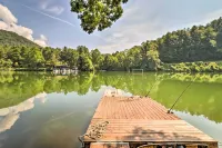 Lake Santeetlah Escape w/ Kayaks, Boat Slip & More - 3 stjerner
