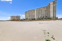 Spacious 3BR Resort Condo Steps From Gulf Beach Hotels in 