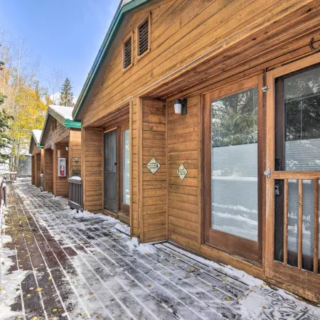 The Cottages: Skiers Escape Half-Mi to Eagle Point
