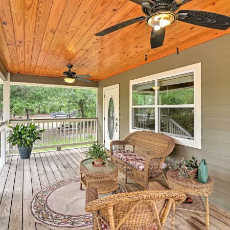 Crystal River Cottage on 1 Acre w/ Deck & Porch!