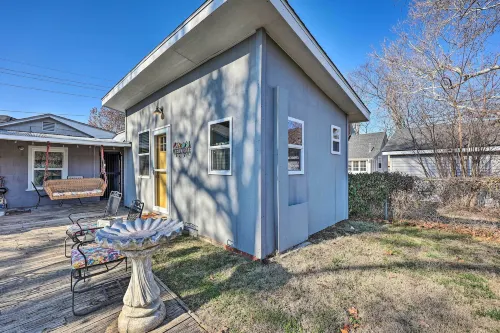 1 Mi to Dtwn Rogers: Convenient Getaway w/ Patio - Homestays