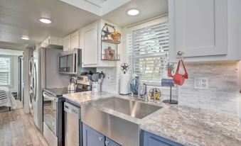 4 Mi to Dtwn: Mckinney Tiny Home w/ Fire Pit