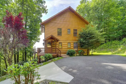 Smoky Mountain Vacation Rental w/ Large Deck! - 3-stjärniga