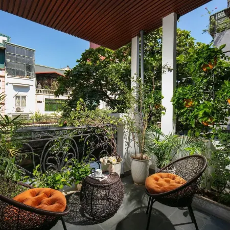 Hanoi la Cascada House & Travel Отели рядом с достопримечательностью «Старый мост Лонгбьен»