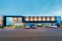 Florida Mall & Suites - parking